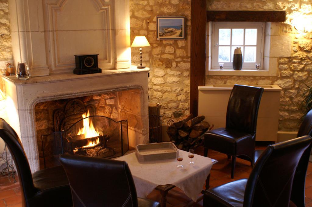 Logis Hotel Le Moulin De Chalons Le Gua  Экстерьер фото