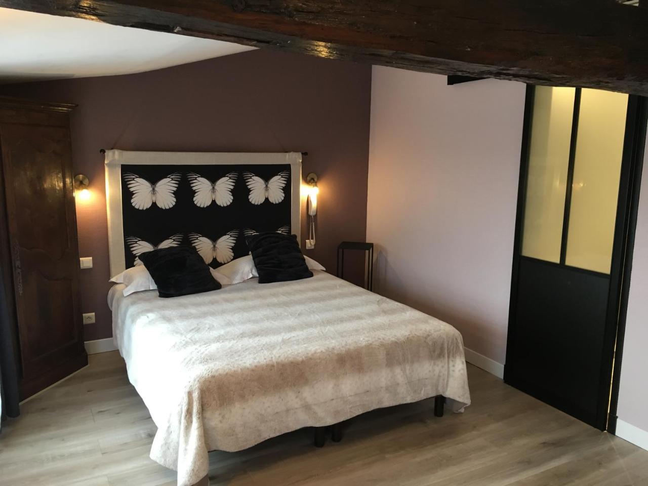 Logis Hotel Le Moulin De Chalons Le Gua  Экстерьер фото